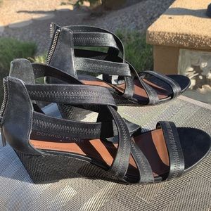 New Donald J Pliner Wedge Sandals  Sz 9.5 N